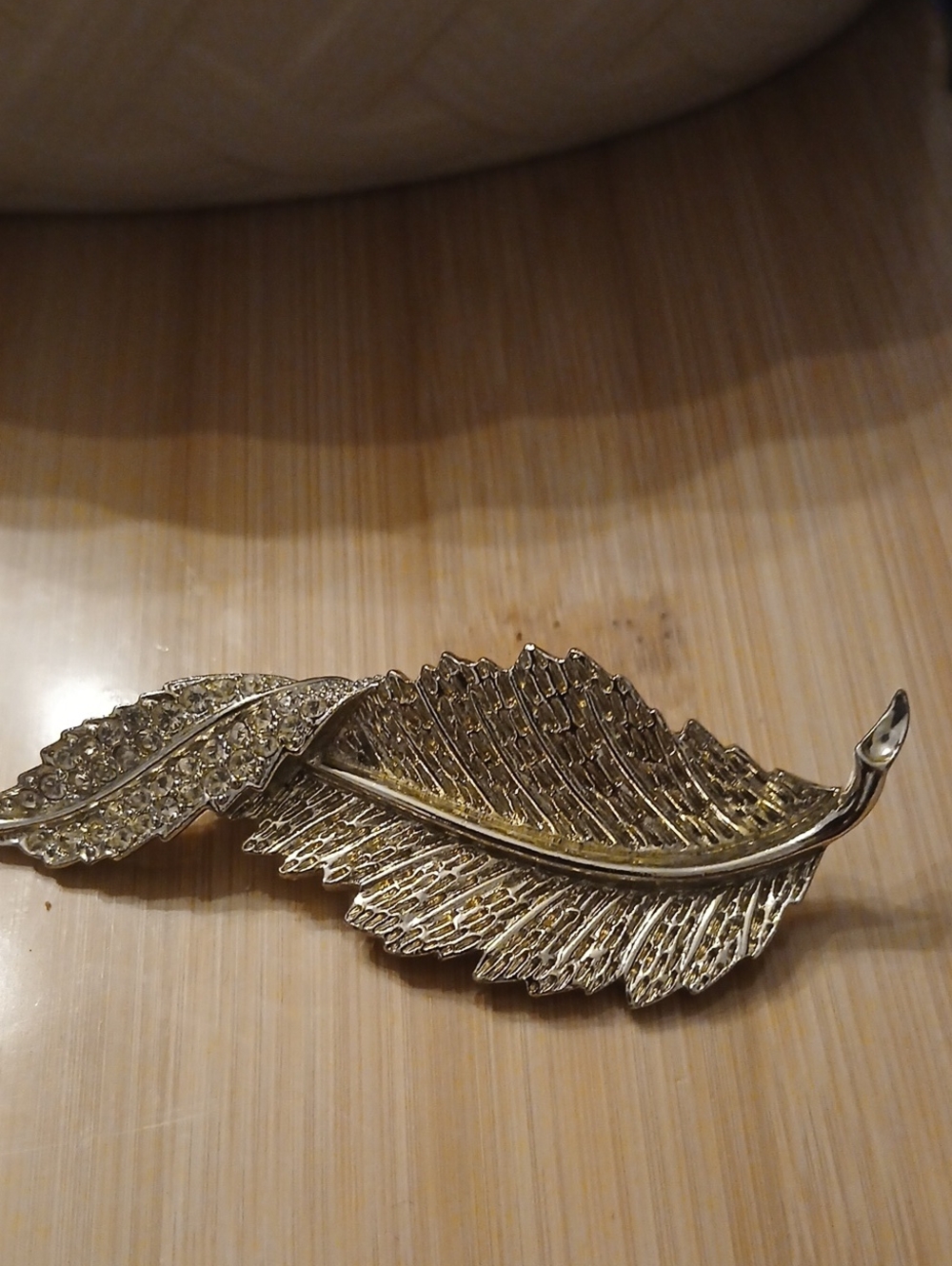 Vintage Signed SARAH COV Goldtone Rhinestone LEAF Shape